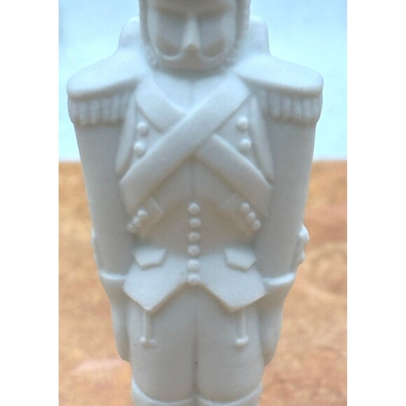 Porcelaines Bernardaud Holiday Ornament Toy Soldier Guard Limoges White Orig Box - Picture 11 of 15